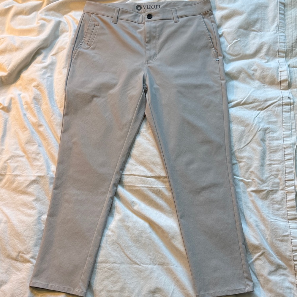 Vuori Men's Performance Pant Light Gray size 32